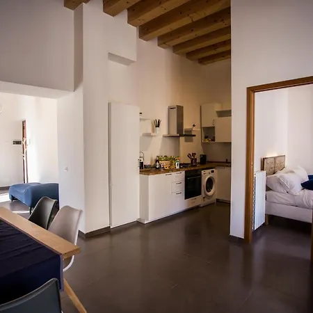 Apartament A Casa Del Genio